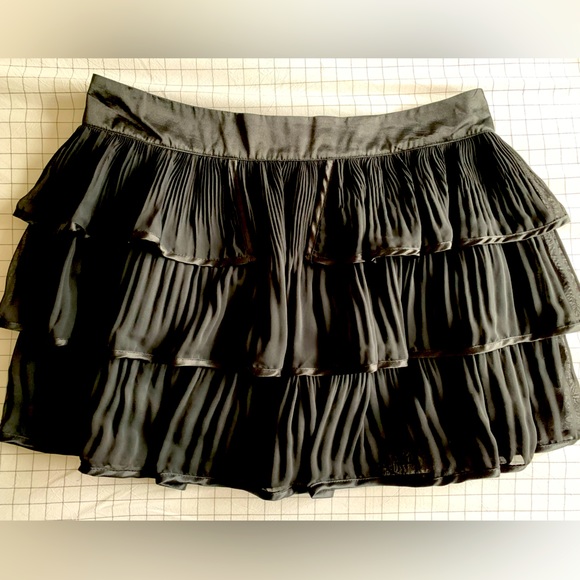 Black mini skirt - Picture 1 of 4